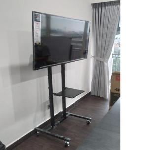 Smart tv 50 inchi, with standing bracket